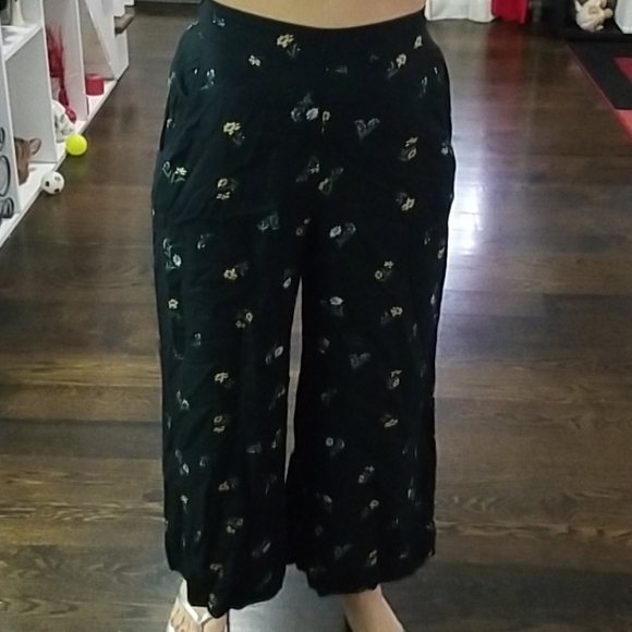 Hollister Cullotes Pants - Picture 4 of 7